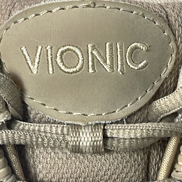EUC Women’s VIONIC Walker Taupe Sneakers Size 9 - Picture 8 of 8